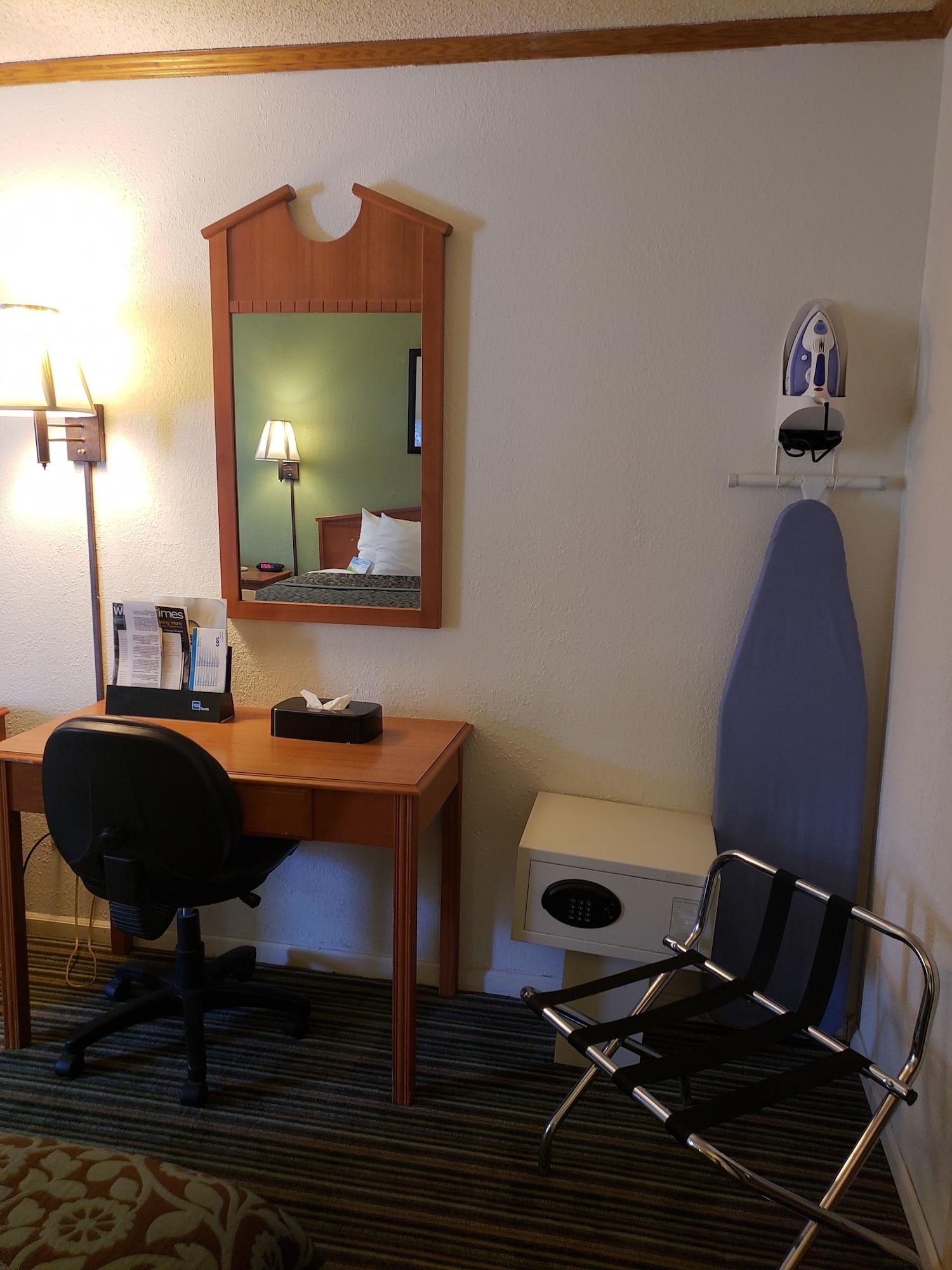 Days Inn By Wyndham Wichita West Near Airport Экстерьер фото