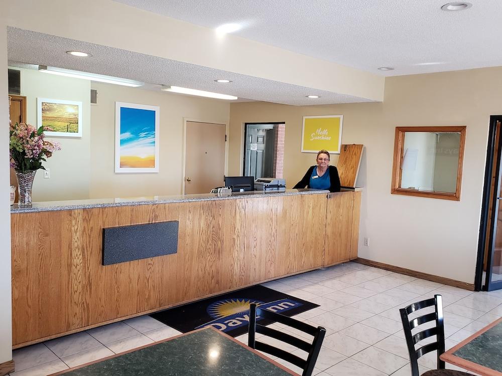 Days Inn By Wyndham Wichita West Near Airport Экстерьер фото