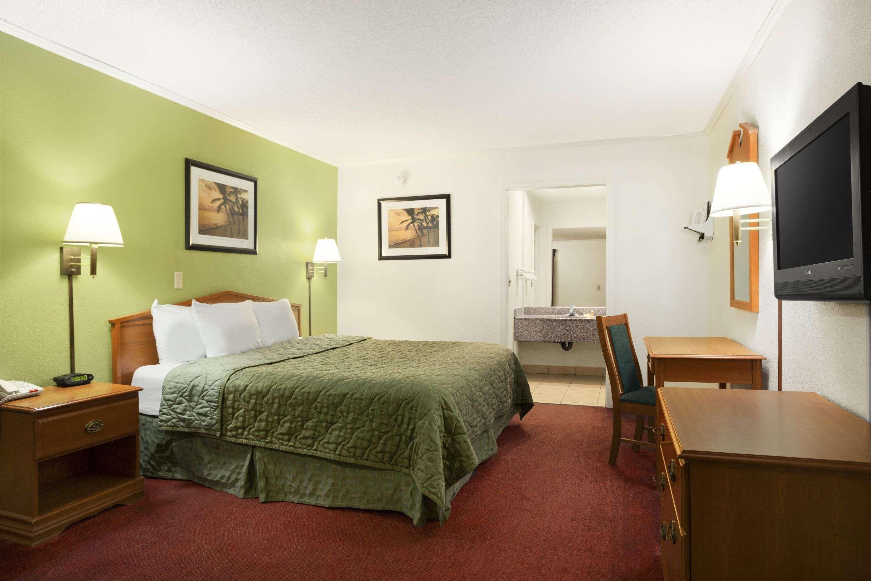 Days Inn By Wyndham Wichita West Near Airport Экстерьер фото