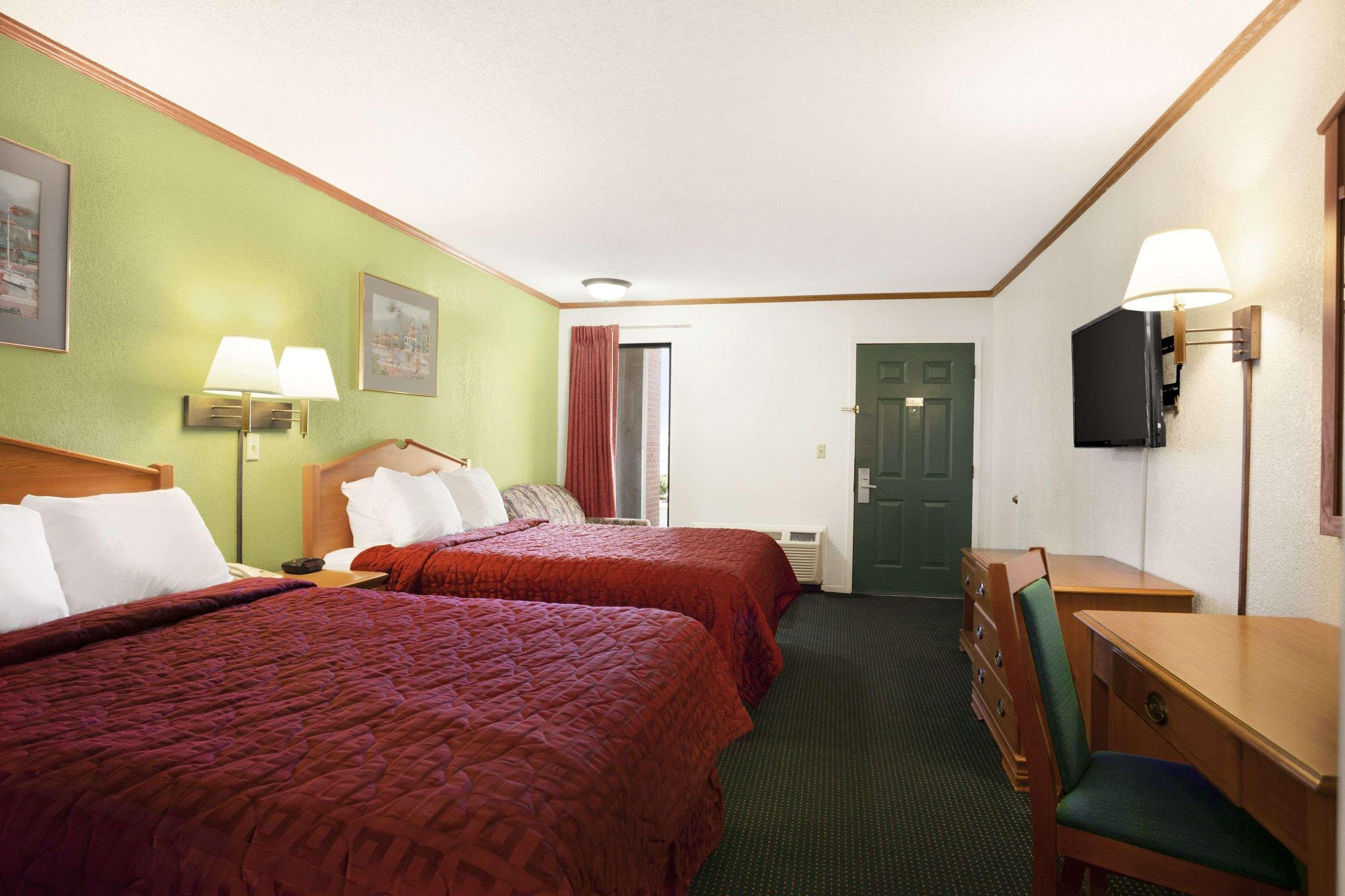 Days Inn By Wyndham Wichita West Near Airport Экстерьер фото