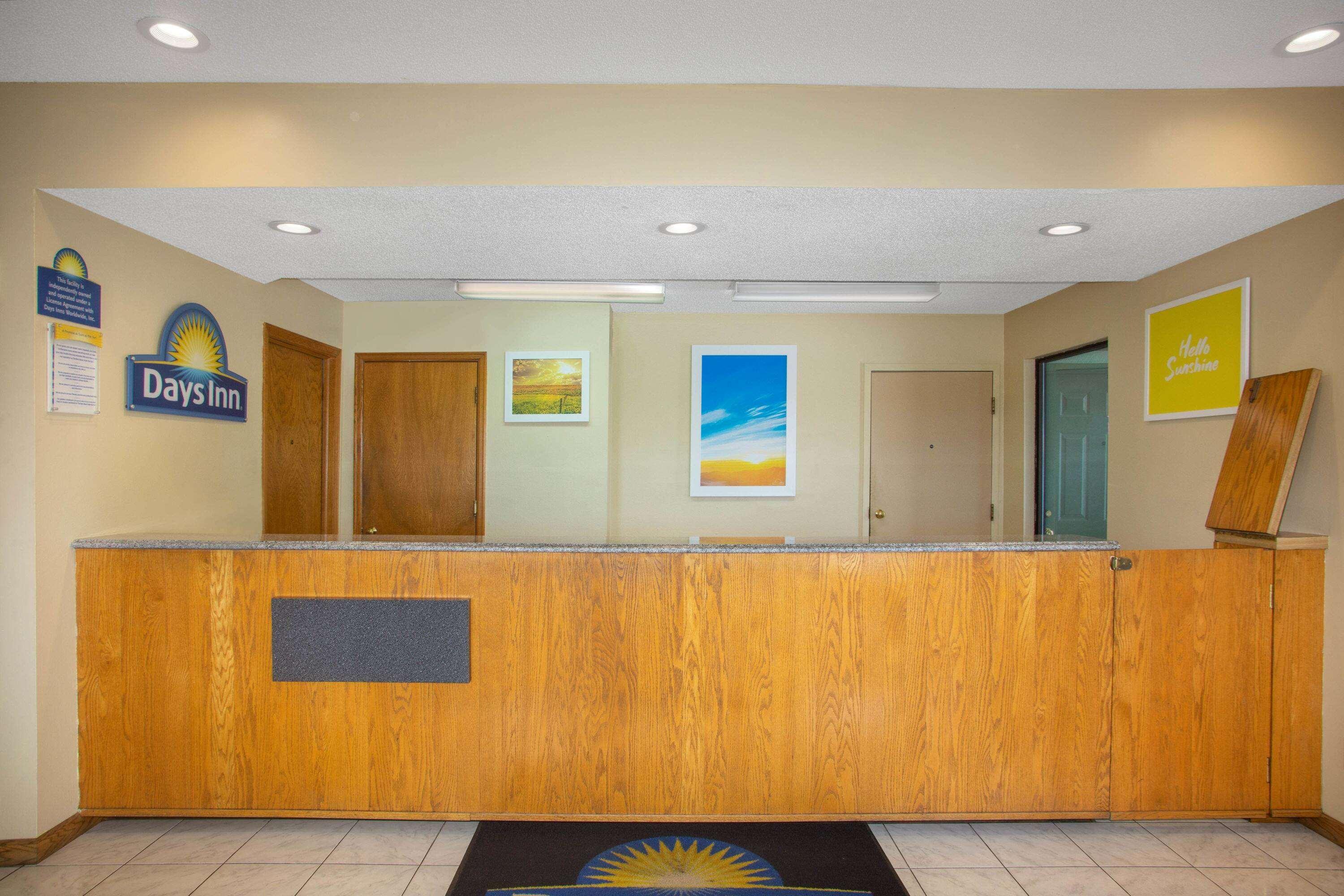 Days Inn By Wyndham Wichita West Near Airport Экстерьер фото
