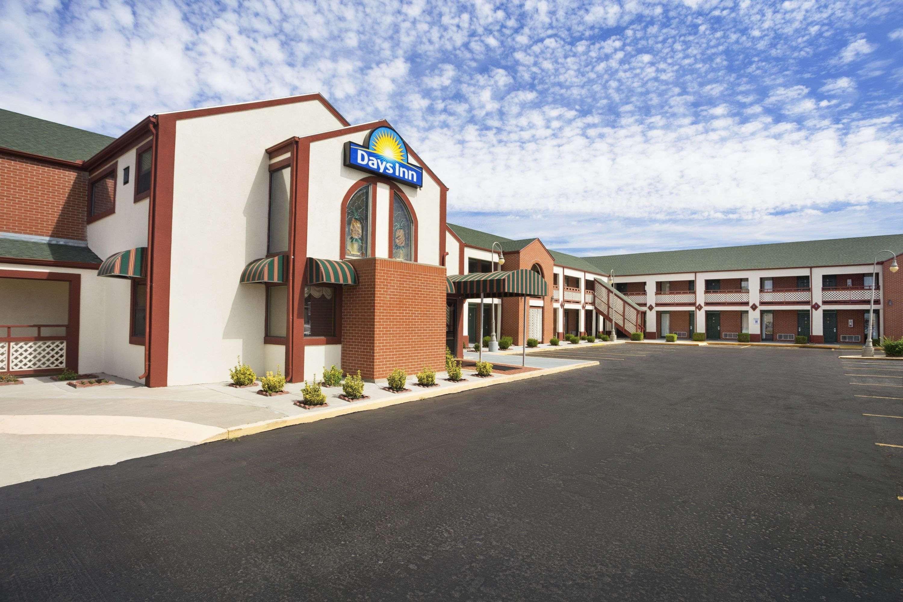 Days Inn By Wyndham Wichita West Near Airport Экстерьер фото