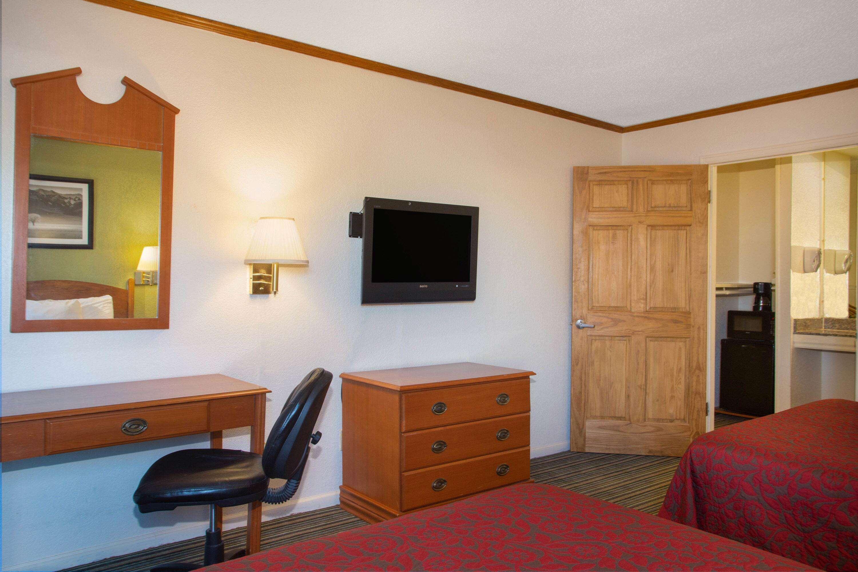 Days Inn By Wyndham Wichita West Near Airport Экстерьер фото