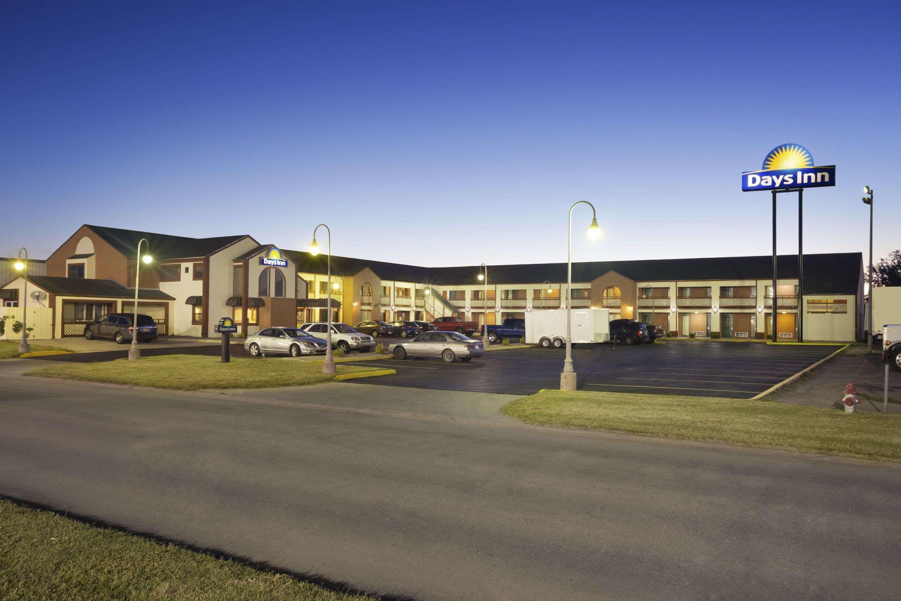 Days Inn By Wyndham Wichita West Near Airport Экстерьер фото