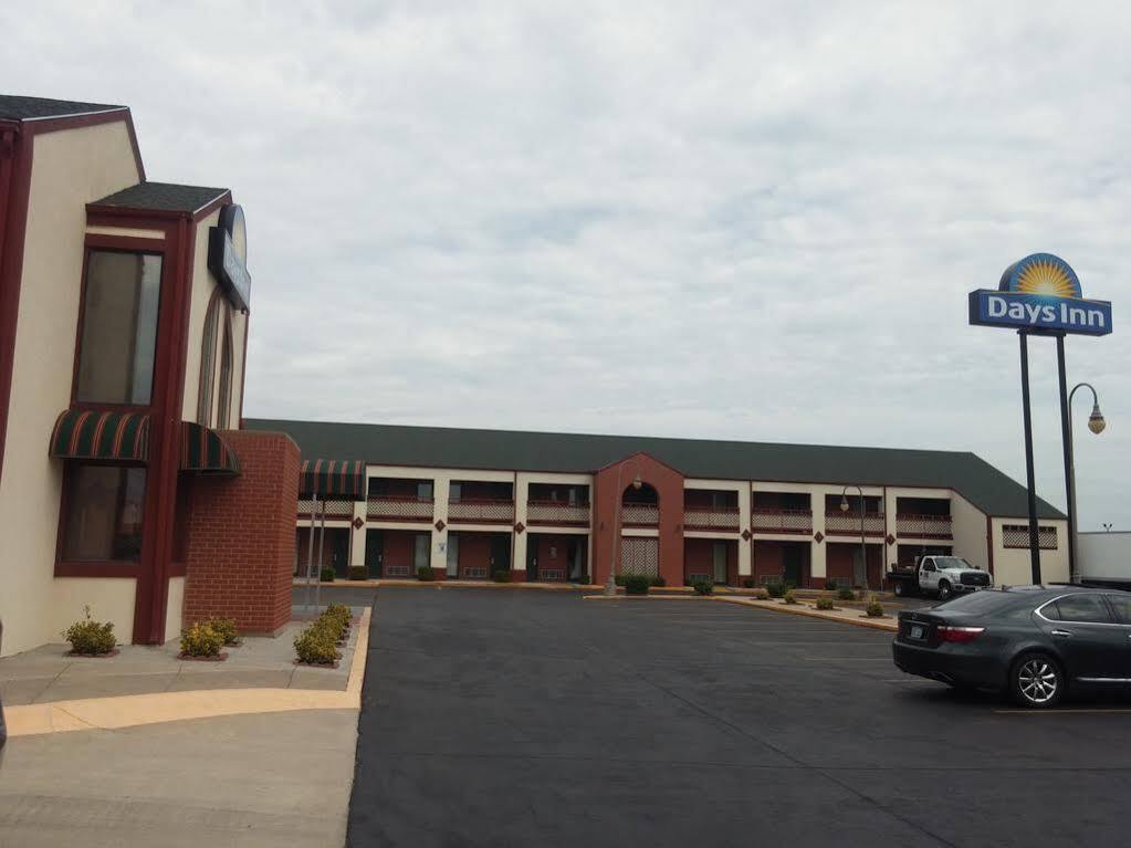 Days Inn By Wyndham Wichita West Near Airport Экстерьер фото