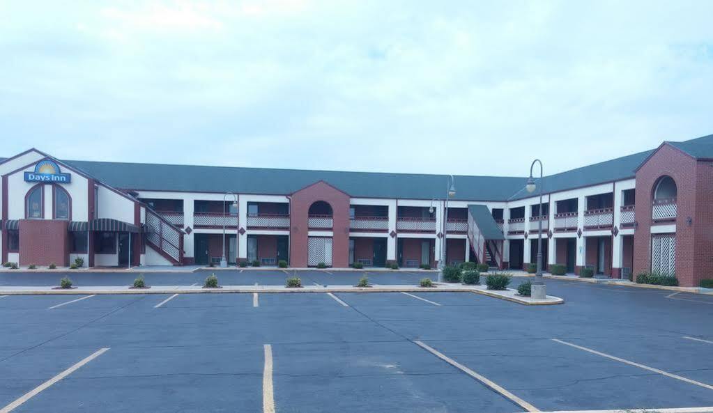 Days Inn By Wyndham Wichita West Near Airport Экстерьер фото